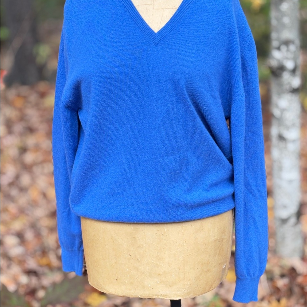 Ballantyne Royal Blue V-Neck Cashmere Sweater - Picture 2 of 6